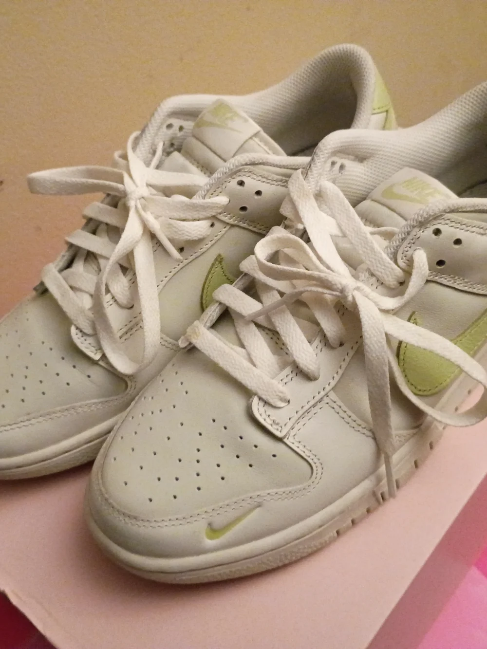 Nike Wmns Dunk Low 'Phantom Olive Aura'